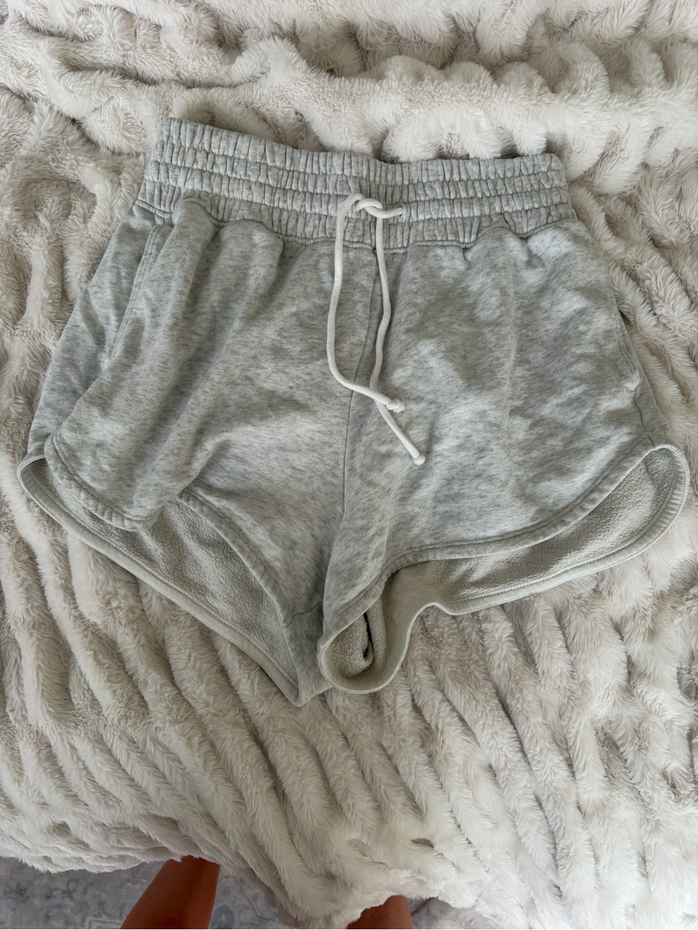 Abercrombie dolphin hem lounge shorts